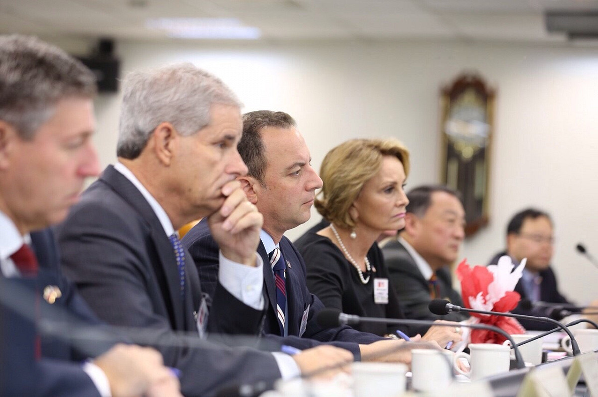 美國「共和黨全國委員會 (RNC)」主席蒲博思(Mr. Reince Priebus)11日率領多位資深共和黨委員會全國委員及重要幕僚一行11人拜會民進黨主席蔡英文。圖：民進黨提供