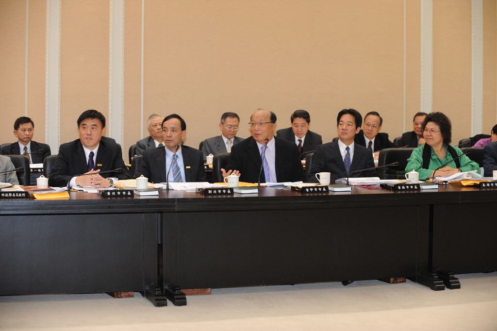 行政院30日舉行5都直轄市長就職後首次行政院院會，5都市長全都列席。圖片來源：新聞局提供
