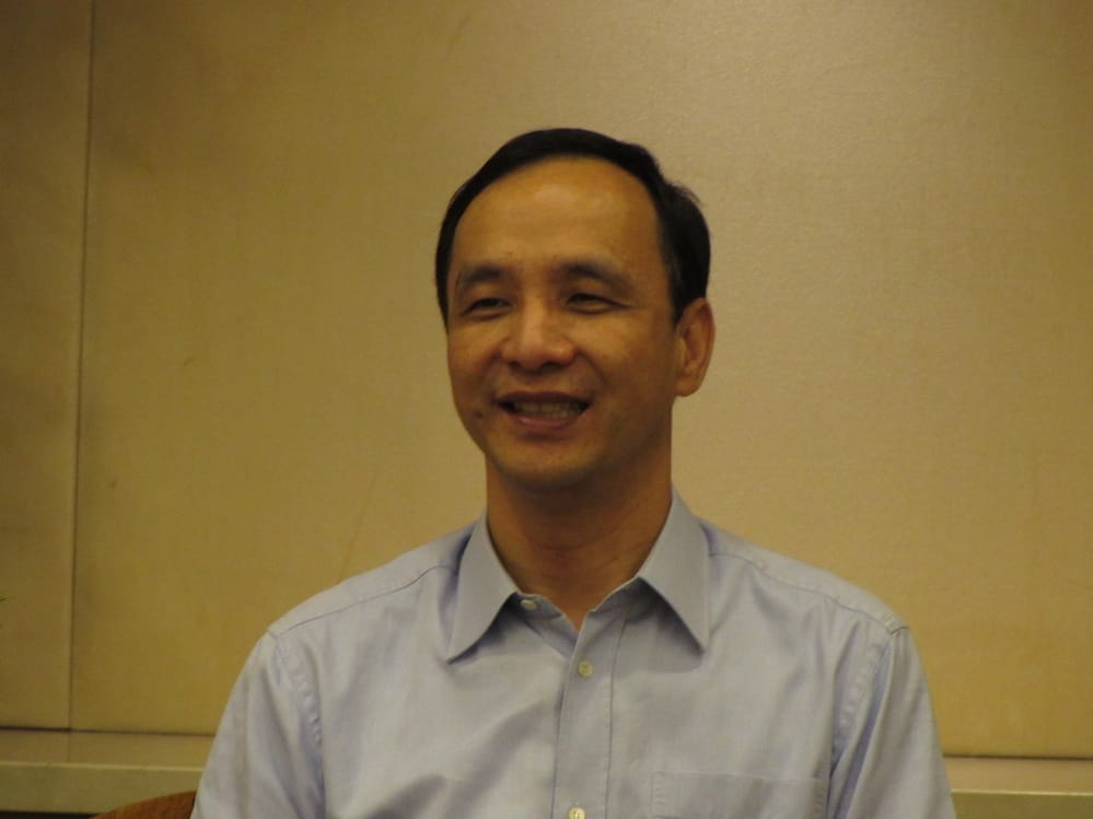 國民黨推動「換柱」不手軟，黨主席朱立倫面對輿論壓力，13日首度公開向洪秀柱致歉。圖：新頭殼資料照片