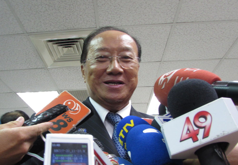 前考試院長關中20日表示，他不可能出面擔任洪秀柱團隊的什麼職務，也沒有身分擔任，只是盡黨員應盡的義務。圖：邱珮文/攝