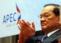 2012年亞太經濟合作會議（APEC）領袖代表行前記者會27日在行政院舉行。領袖代表、前副總統連戰（圖）說
明此行的原則、目的與展望。圖片來源：中央社