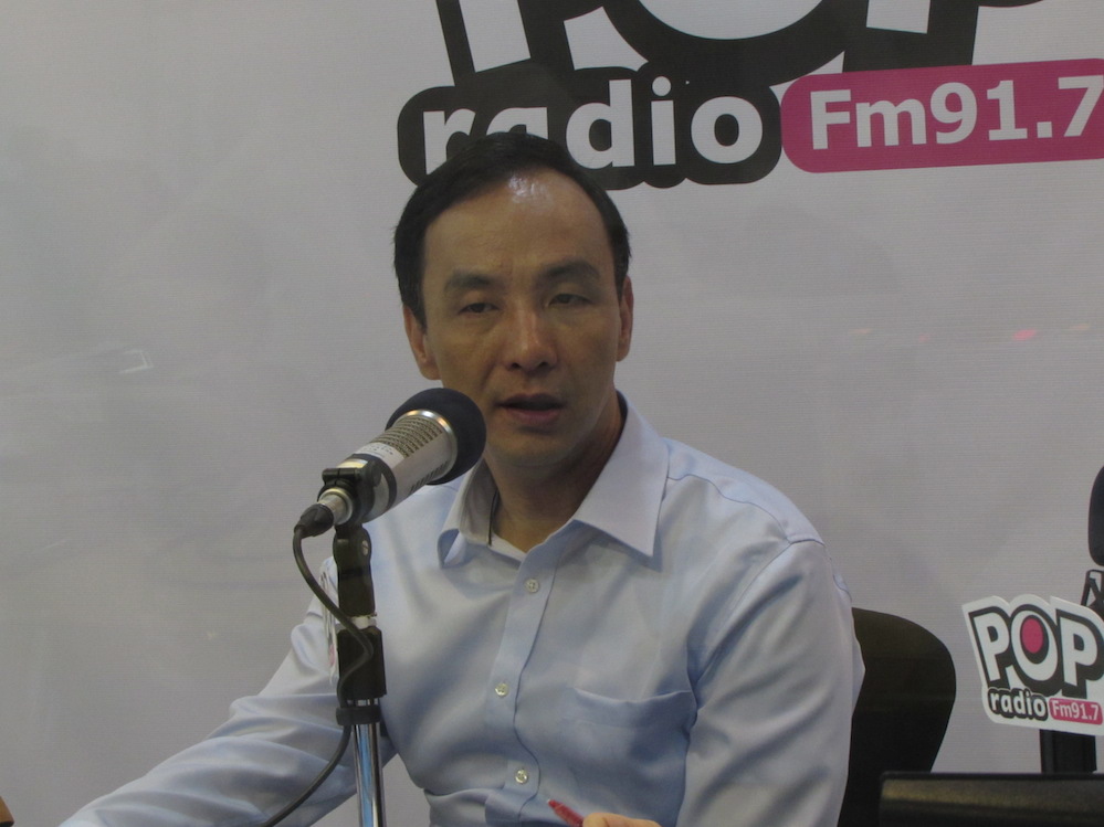 國民黨主席暨總統參選人朱立倫5日接受廣播專訪，談到7日舉行的馬習會，朱立倫認為，不管是經貿、航權、南海等重大議題的談判，都不會在馬習會出現。圖：邱珮文/攝