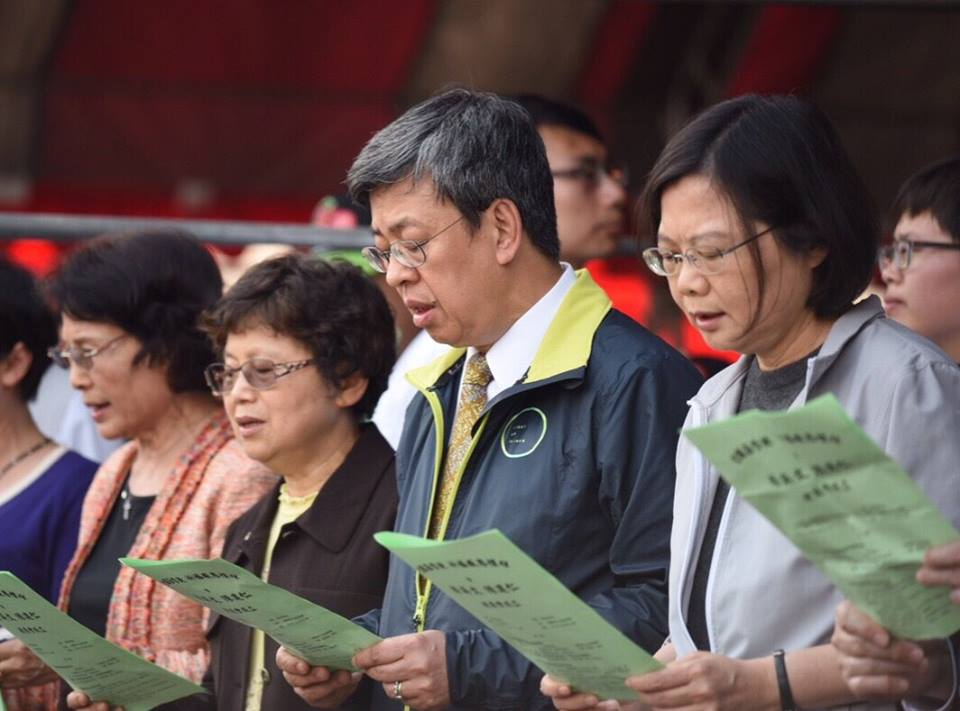 民進黨總統候選人蔡英文6日一早在臉書發文表示，「權力是借來的，權力的行使是為了推動一個更好的社會。」圖：翻攝蔡英文臉書粉絲專頁