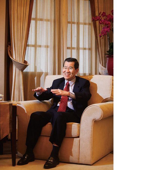 如果馬總統再度邀請蕭萬長續任副手，是否會點頭？蕭萬長接受財訊專訪時說：「總統是很用功的人，每天花很多時間吸收資訊、聆聽建言，兩、三年下來，對財經問題也非常清楚，他有那個智慧判斷……。」圖片來源：財訊雙週刊提供。