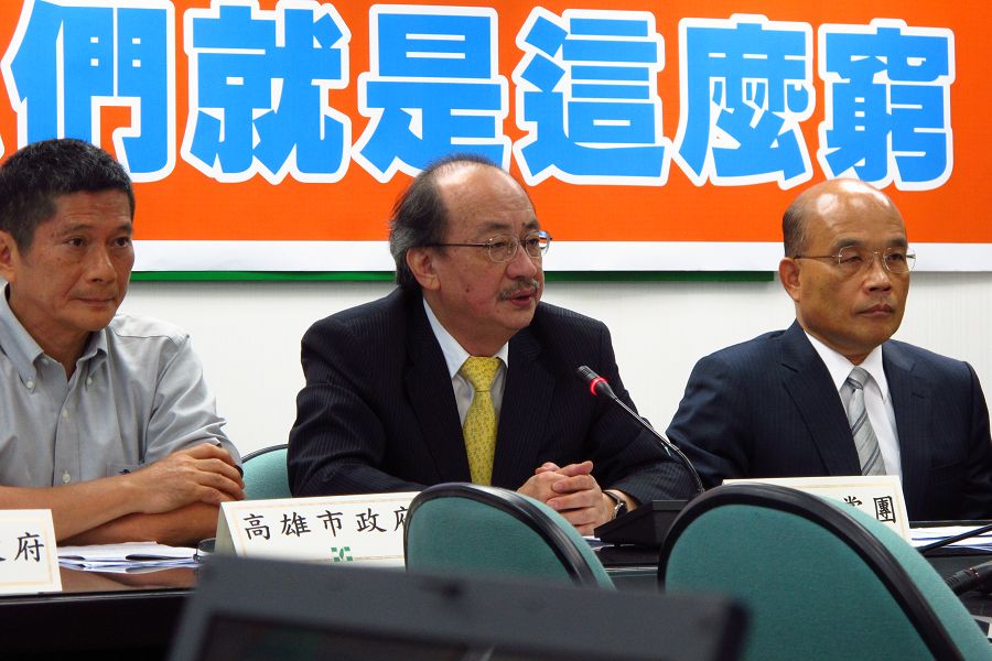 立院民進黨團總召柯建銘今（20）日表示，為防堵中資來台，將在立法院臨時會中提出「兩岸人民關係條例」的修訂。圖：武陵/攝。