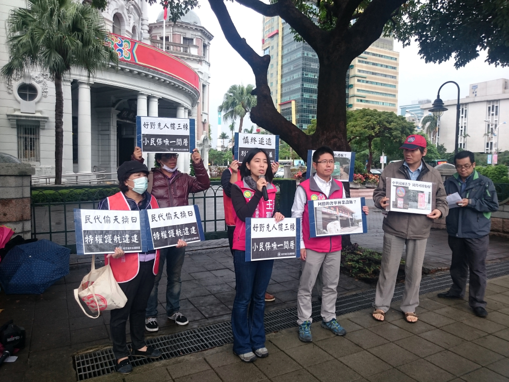 立委候選人王寶萱10日向監察院陳情，要求調查放任藍委陳根德違法興建宗祠的前桃園縣長吳志揚及相關公務單位。圖：翁嫆琄/攝