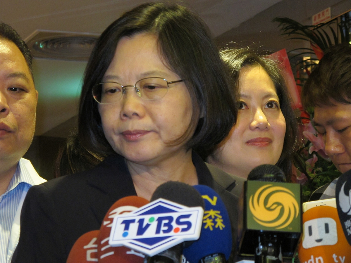 民進黨總統參選人蔡英文18日以相關當事人會表達其意見，避免捲入國民黨副手王如玄的爭議。圖：林朝億/攝