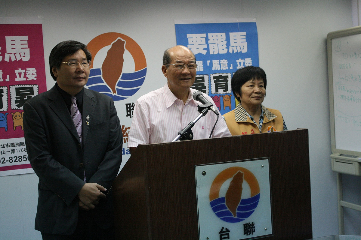 台灣團結聯盟黨主席黃昆輝26日表示，「要罷免馬英九，需先罷免馬意立委」。圖：林良齊/攝