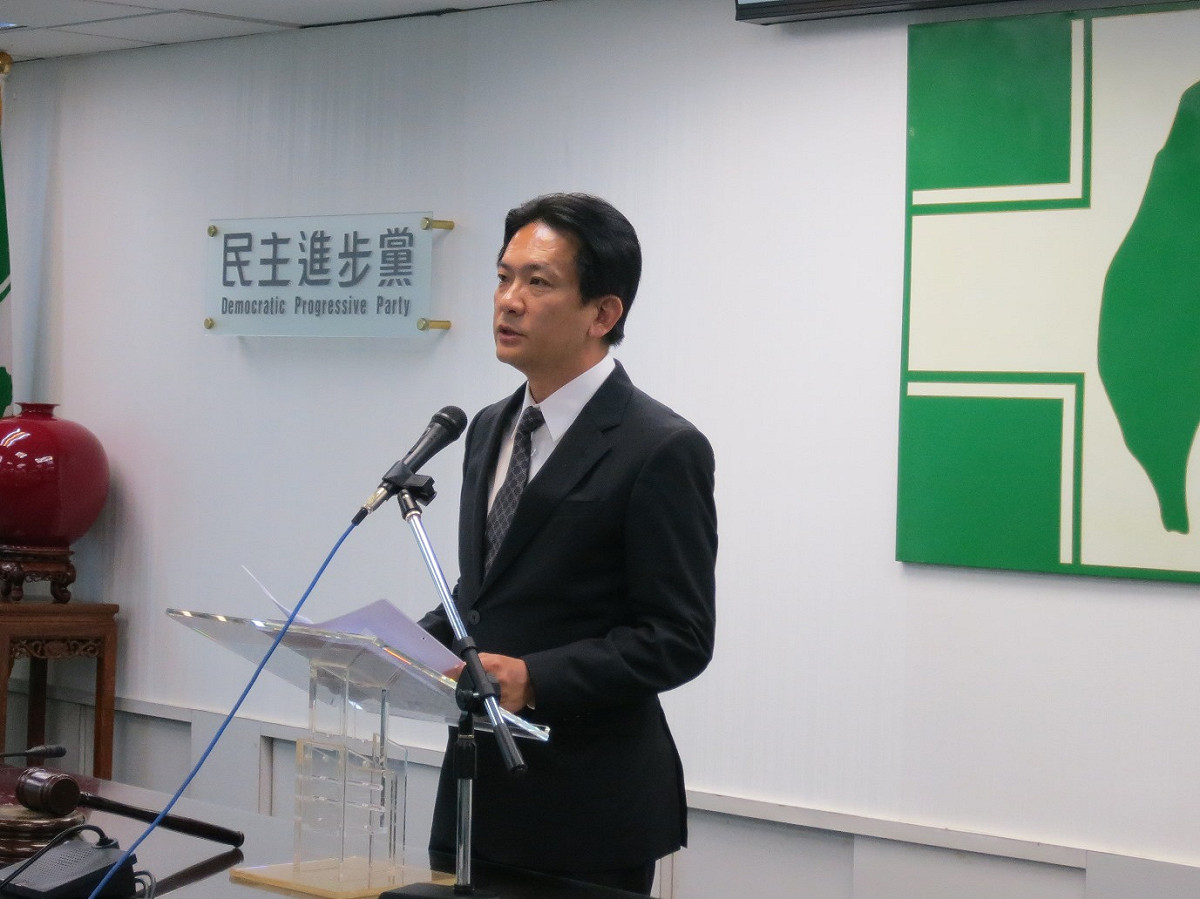 民進黨發言人林俊憲17日說明黨對服貿協議審查的態度。圖：林朝億/攝