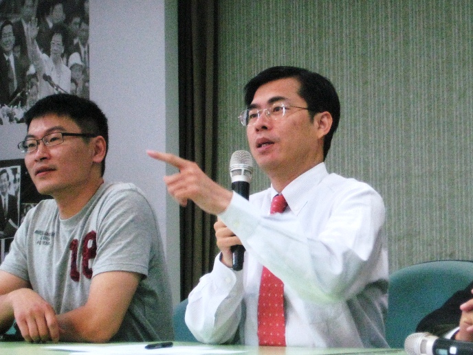 針對媒體報導民進黨主席蔡英文昨天在不分區輔選立委會議及中常會動怒一事，發言人陳其邁28日緩言，民進黨的討論文化就是如此，昨天是在開放自由輕鬆的氣氛中進行討論。圖：徐家宜/攝影