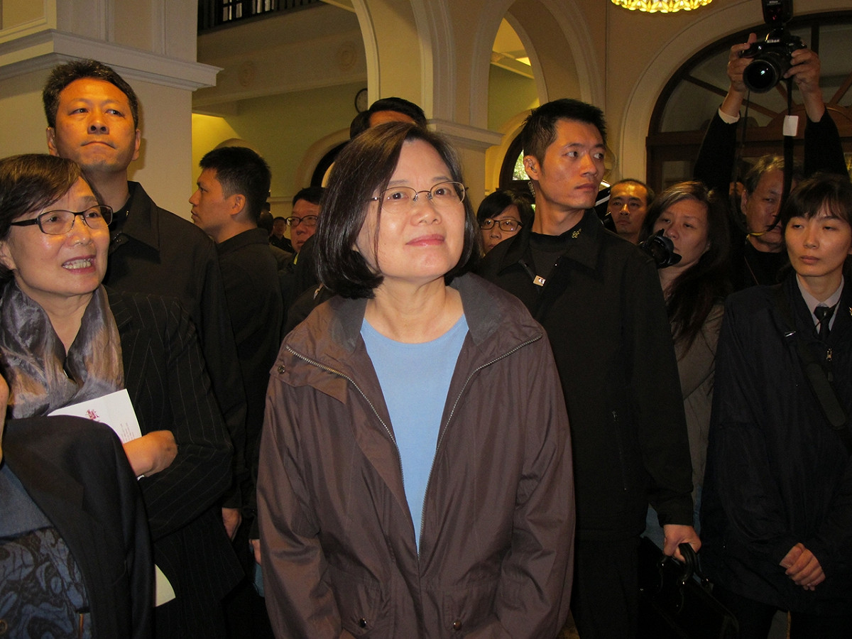 民進黨主席暨總統候選人蔡英文10日出席李鎮源紀念展活動。圖：林朝億/攝