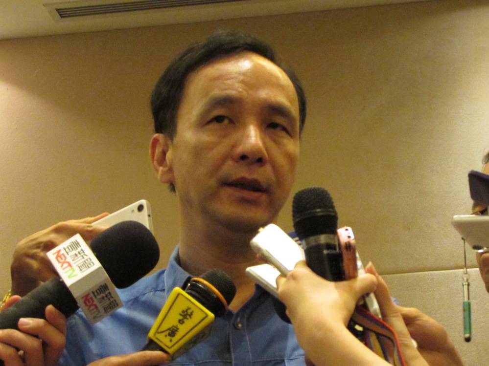 曾表態支持開臨時會的黨主席朱立倫4日表示，他個人是贊成召開，但還是尊重黨團與立委們的意見。圖：邱珮文/攝