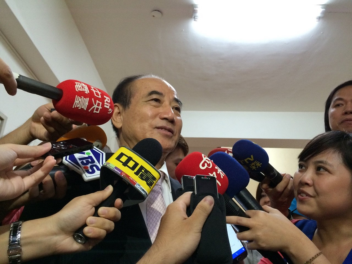 立法院長王金平19日下午說，朱立倫「當然有」表達支持自己參選，也「希望我去領表」。圖：符芳碩/攝
