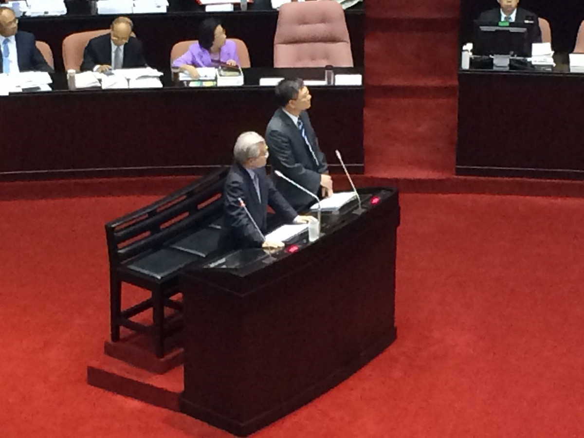 對於民進黨立委高志鵬質疑出國預算增加，有「畢業旅行」之嫌，行政院長毛治國21日表示，該出國就出國，否則對台灣不是好事。圖：符芳碩/攝