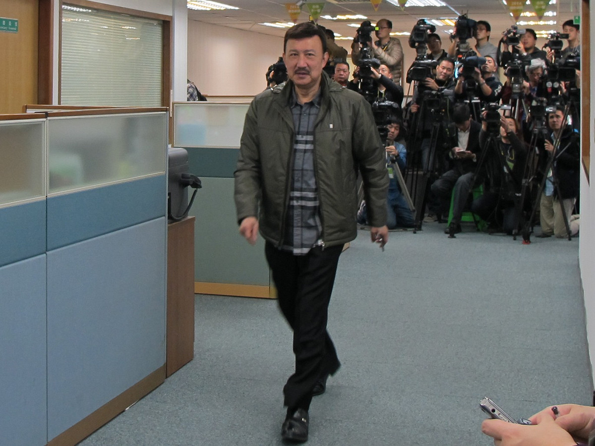 民進黨中執委余天24日表示，每個人都荒唐過，他支持陳為廷道歉認錯。圖：林朝億/攝