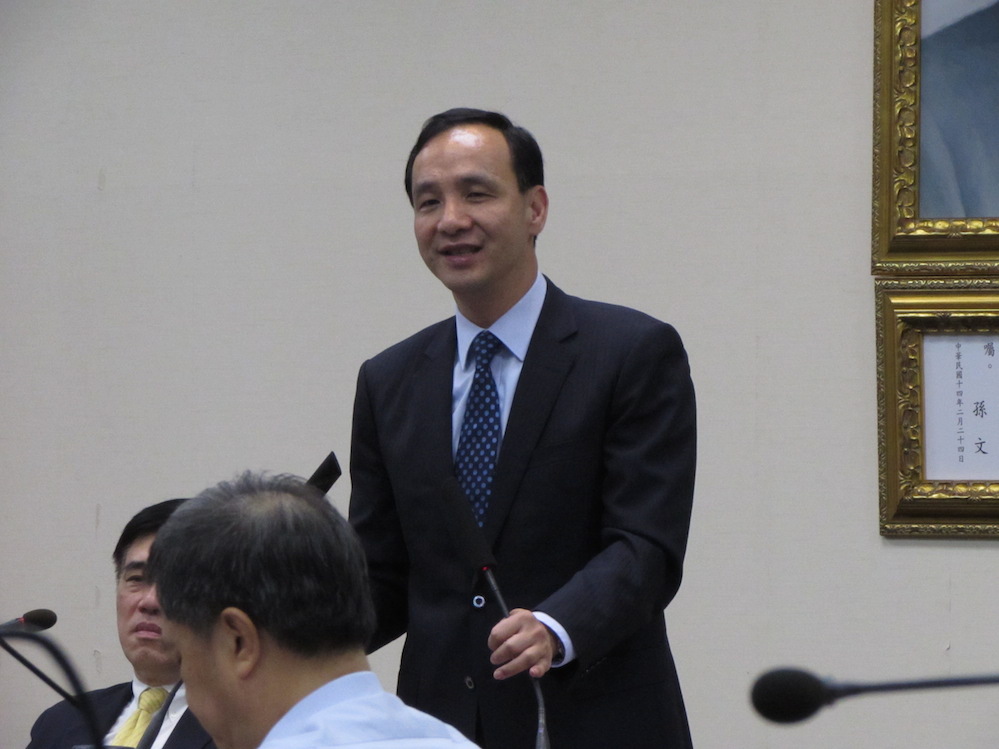 國民黨24日召開中常會，會中有中常委詢問，總統候選人與黨主席既不是同一人，究竟誰握有選舉的主導權？圖：邱珮文/攝