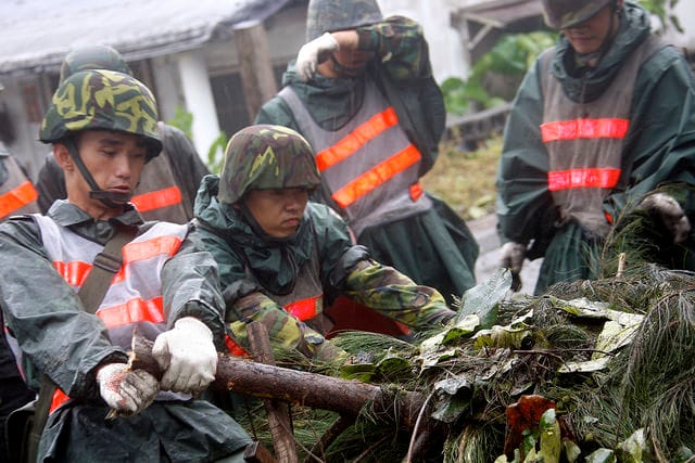 行政院人事總處13日指出，軍人退撫基金到2019年很可能會破產。圖：總統府提供 圖：總統府提供