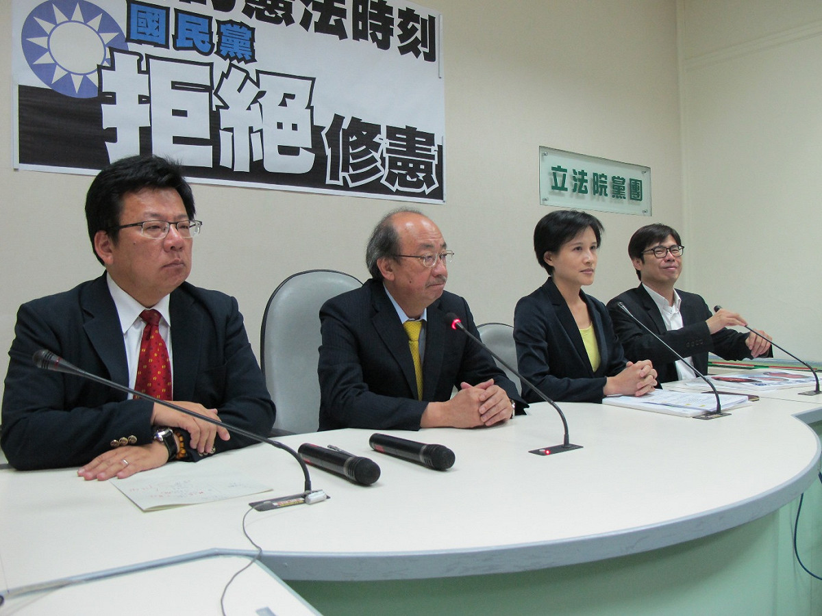 民進黨團16日痛批國民黨團政治計算，想透過延後修憲來逼迫總統大選延後舉辦。圖：林朝億/攝