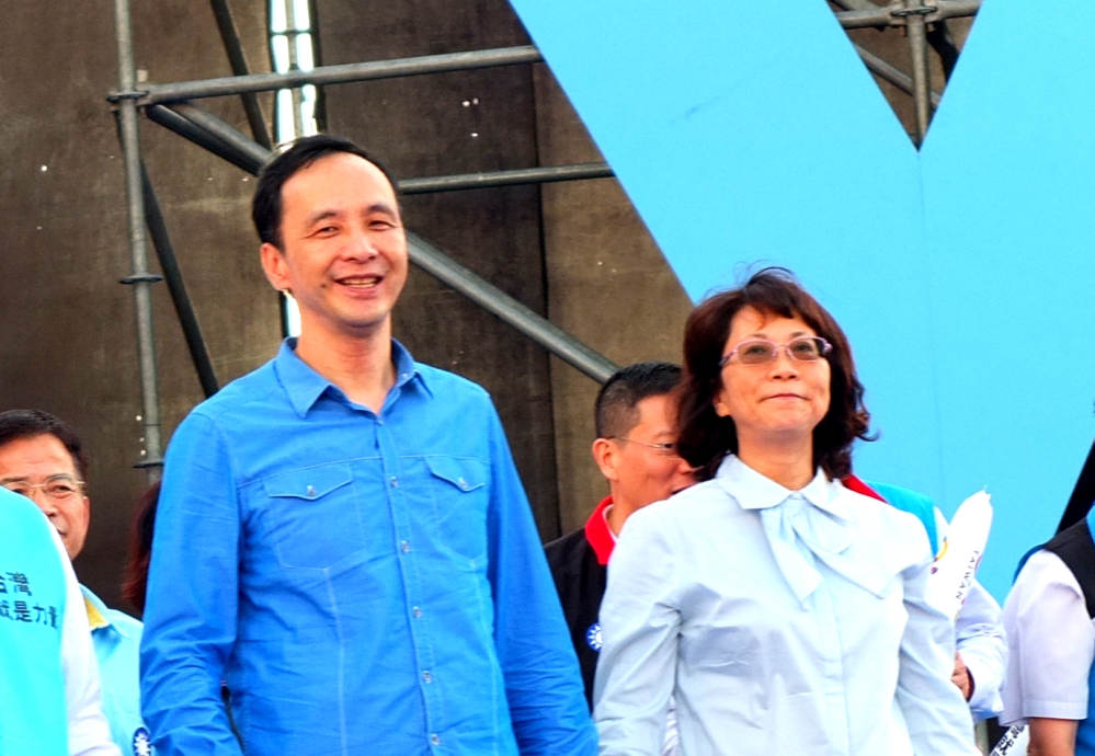 國民黨主席朱立倫22日強調，大專生實習方案跟後來的企業低薪化是兩回事。圖：翁嫆琄/攝
