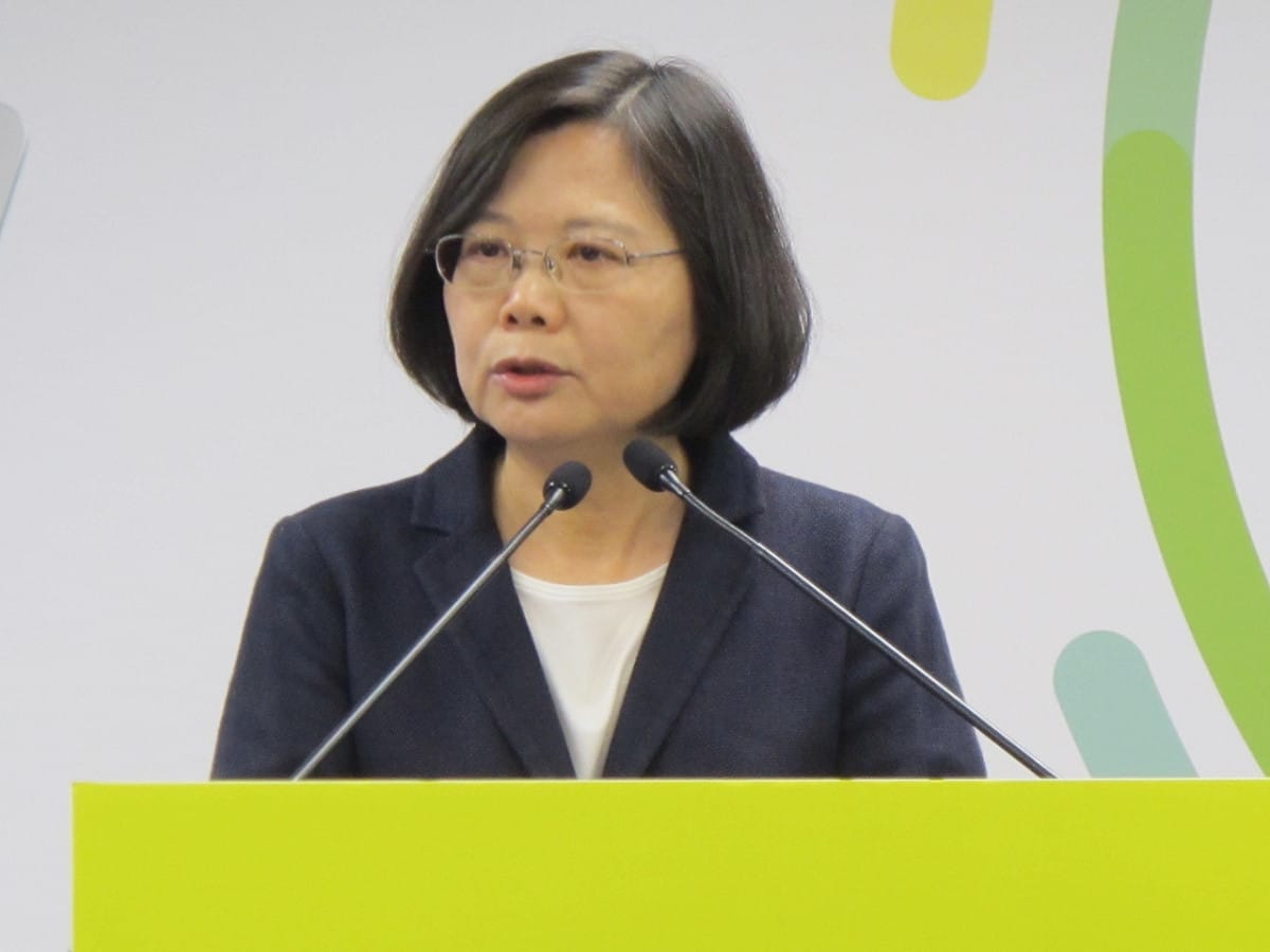 民進黨主席蔡英文1日表示，現在無法回答不分區立委裡是否將包括立法院長人選。圖：林朝億/攝