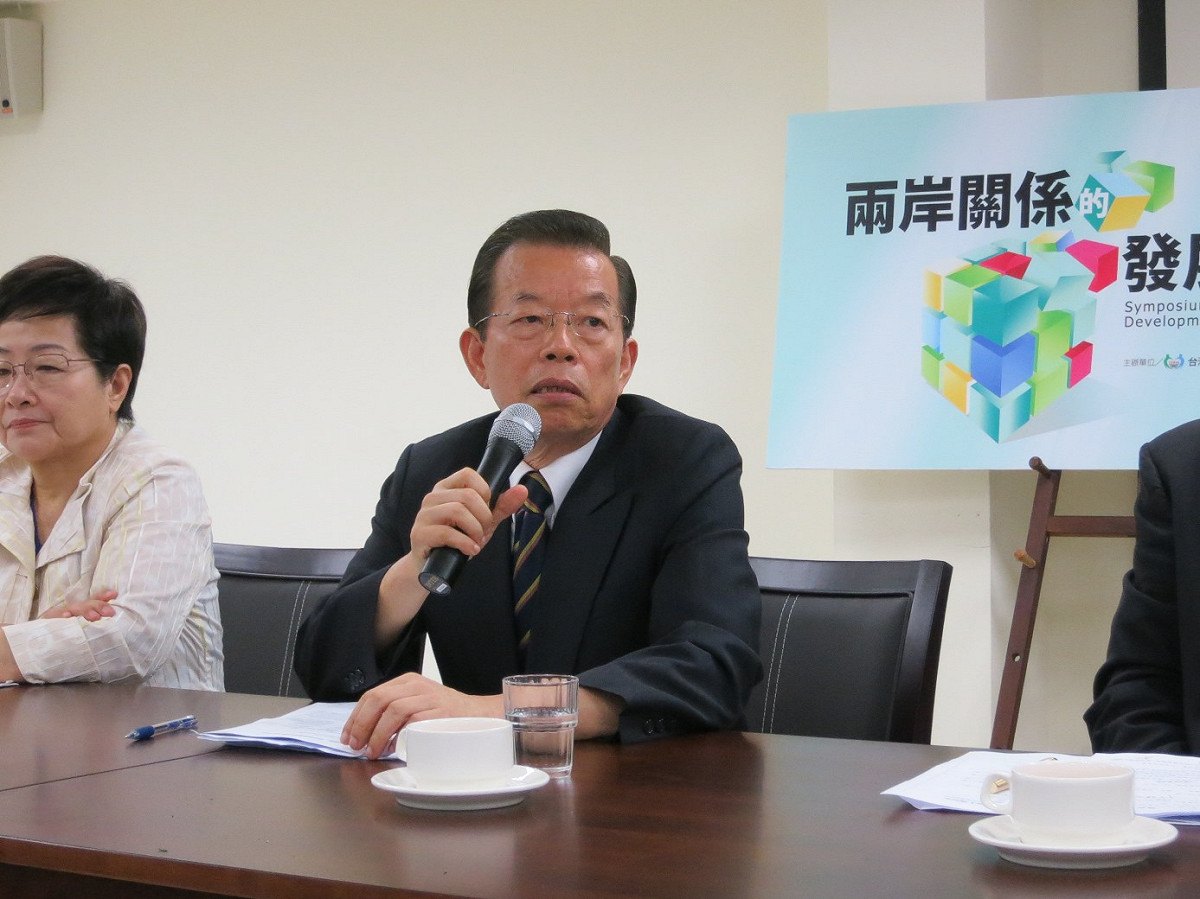 前行政院長謝長廷24日舉辦記者會說明前往香港舉辦兩岸研討會事宜。圖：林朝億/攝