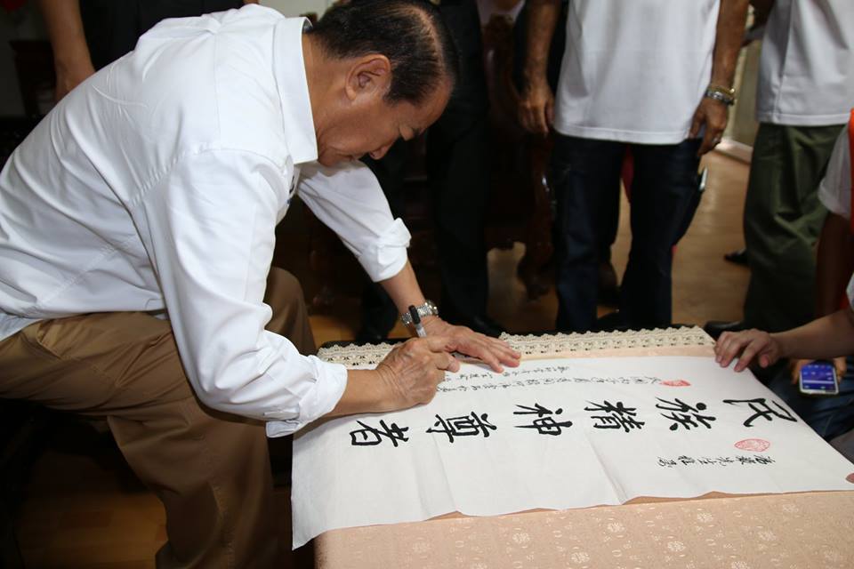 親民黨總統參選人宋楚瑜4日前往台南市區參拜延平郡王廟參拜。圖：翻攝自宋楚瑜找朋友臉書粉絲專頁