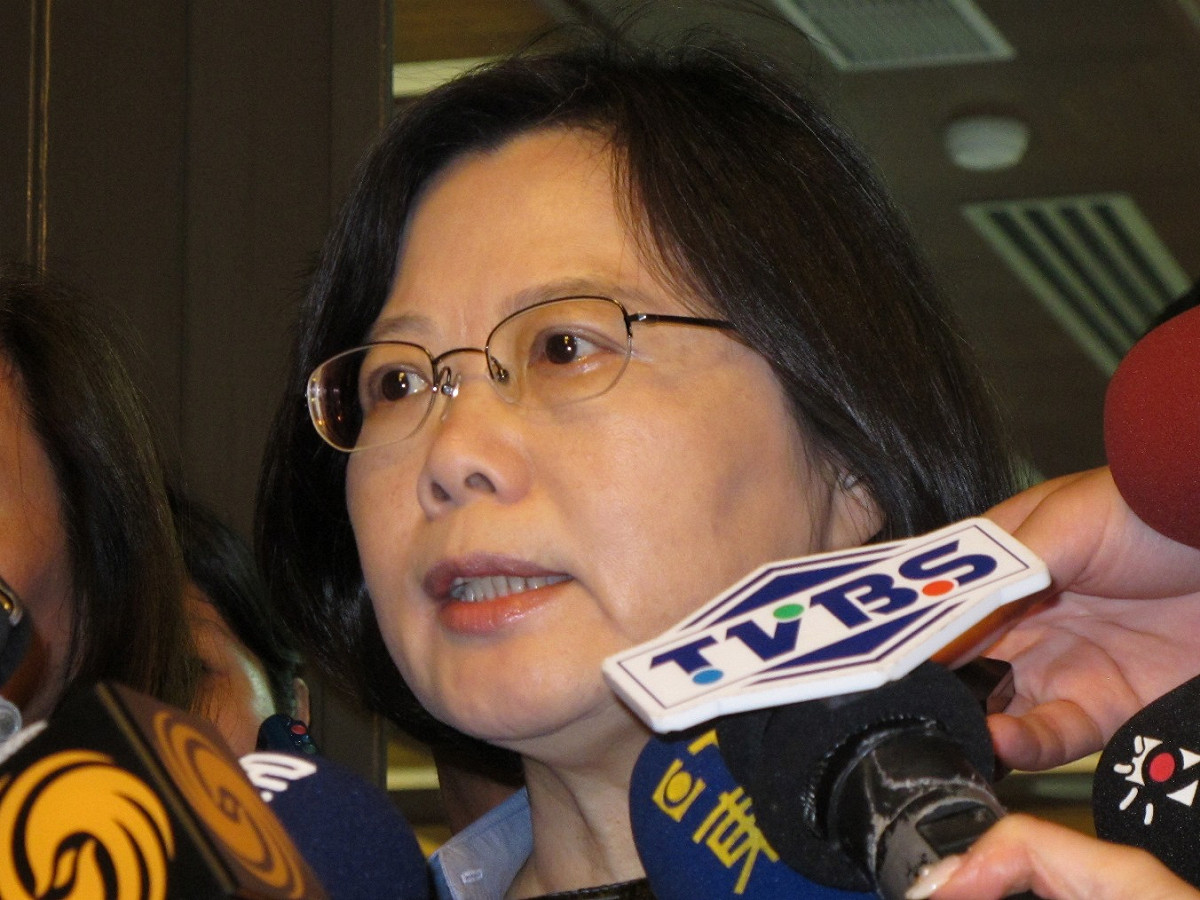 已經被民進黨提名為總統候選人的蔡英文，12日對洪秀柱的總統初選民調表達祝福之意。圖：林朝億/攝