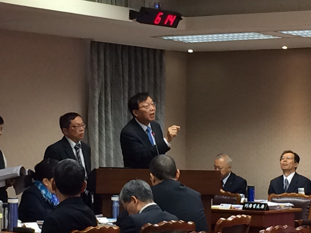 內政部長陳威仁22日說，新北市查不出合宜住宅設計不良，沒有責任。圖：符芳碩/攝