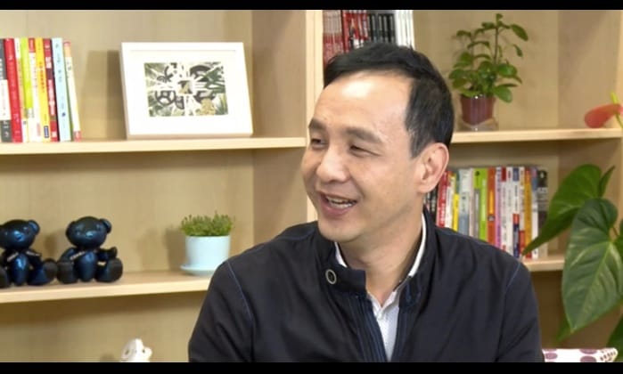 國民黨總統候選人朱立倫4日接受綜藝主持人沈玉琳的網路節目專訪。圖：翻攝網路