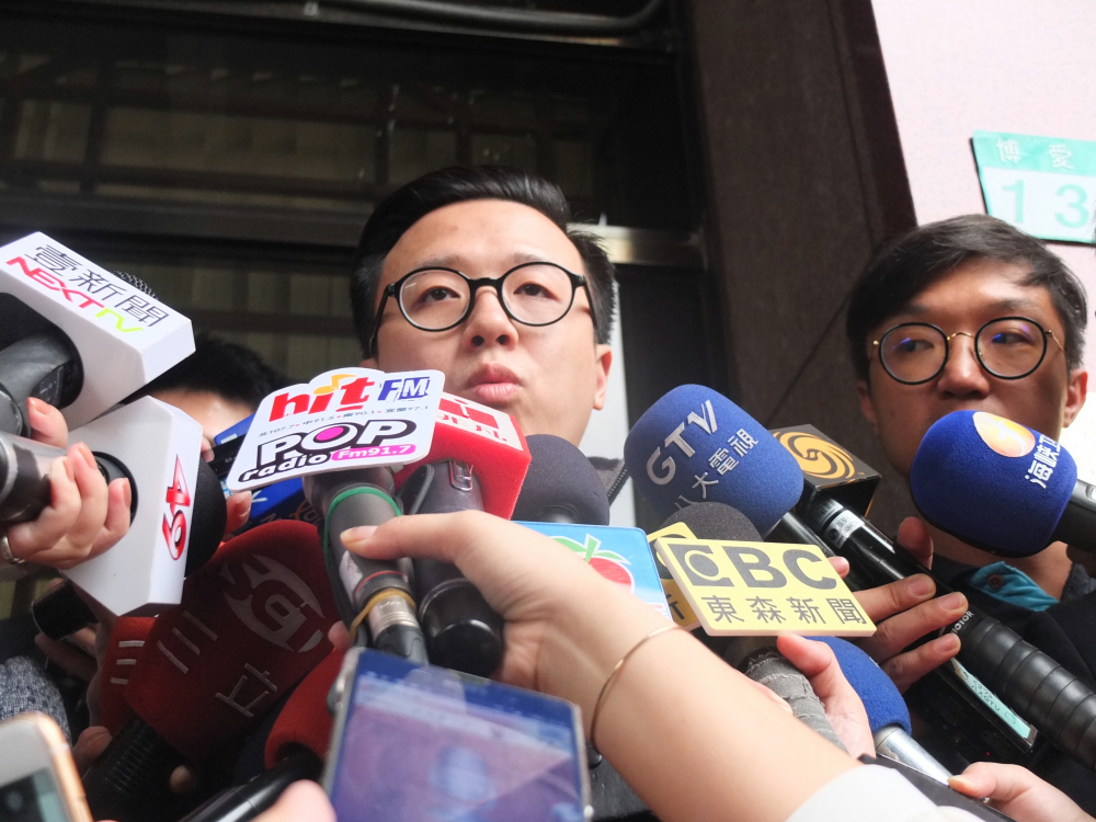 針對國民黨副總統候選人王如玄究竟有無持有過世貿新城，她2日間接承認確有此事，但對於曾經手過幾戶軍宅仍不願說清楚。圖：翁嫆琄/攝