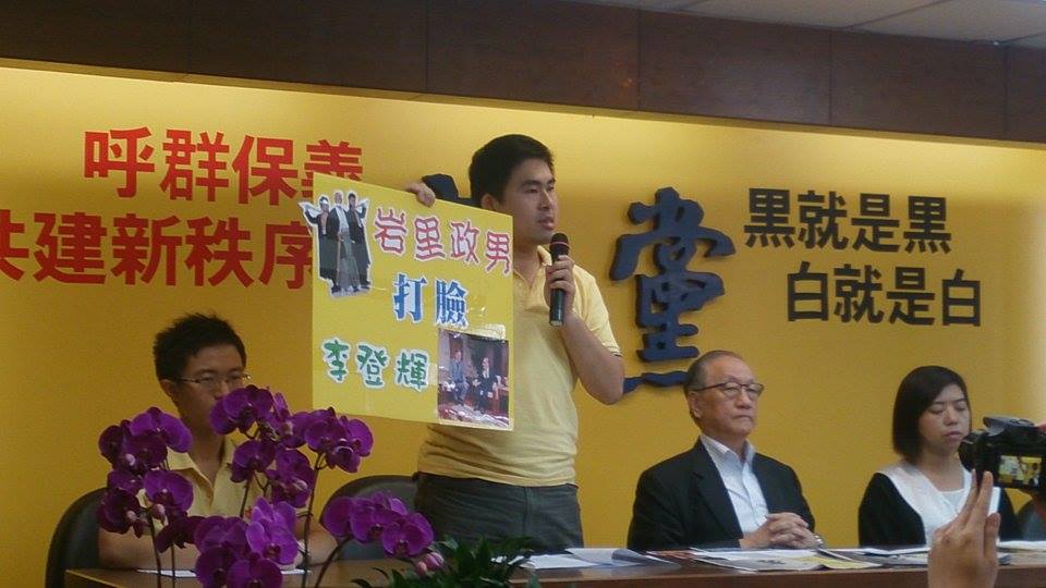 新黨21日上午召開記者會批李登輝「亂臣賊子」，王炳忠更暗諷反課綱學生「成為日本鷹犬」。圖：王子軒/攝