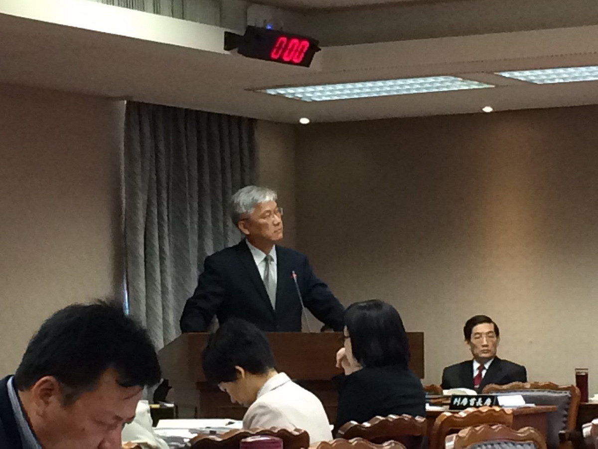 對於朱立倫提出「台灣在九二共識下參與區域整合」，陸委會主委夏立言4日說，若能讓台灣參與國際事務，他會同意，遭綠委陳其邁怒批「不適任」。圖：符芳碩/攝