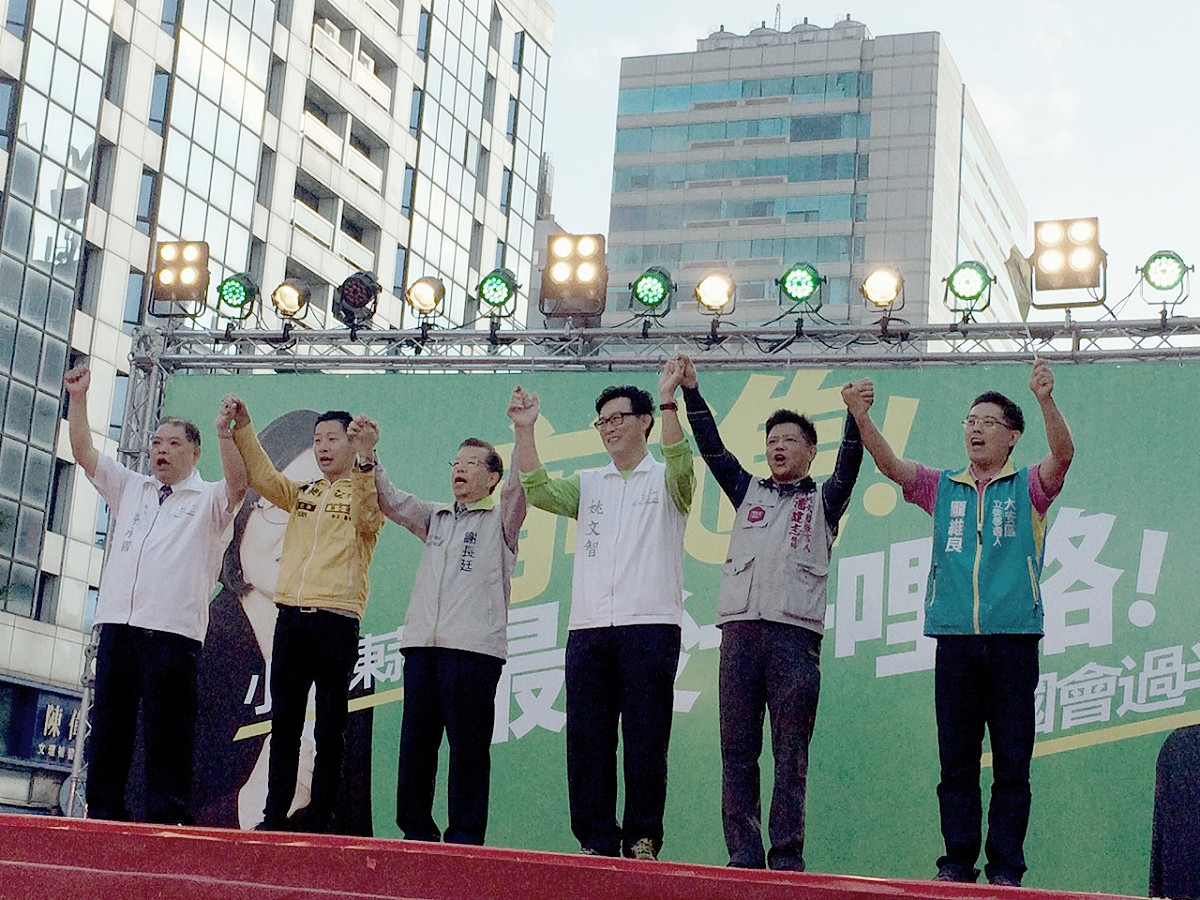 謝長廷15日下午出席民進黨台北市第2選區立委參選人姚文智競選總部成立。圖：楊淳卉/攝