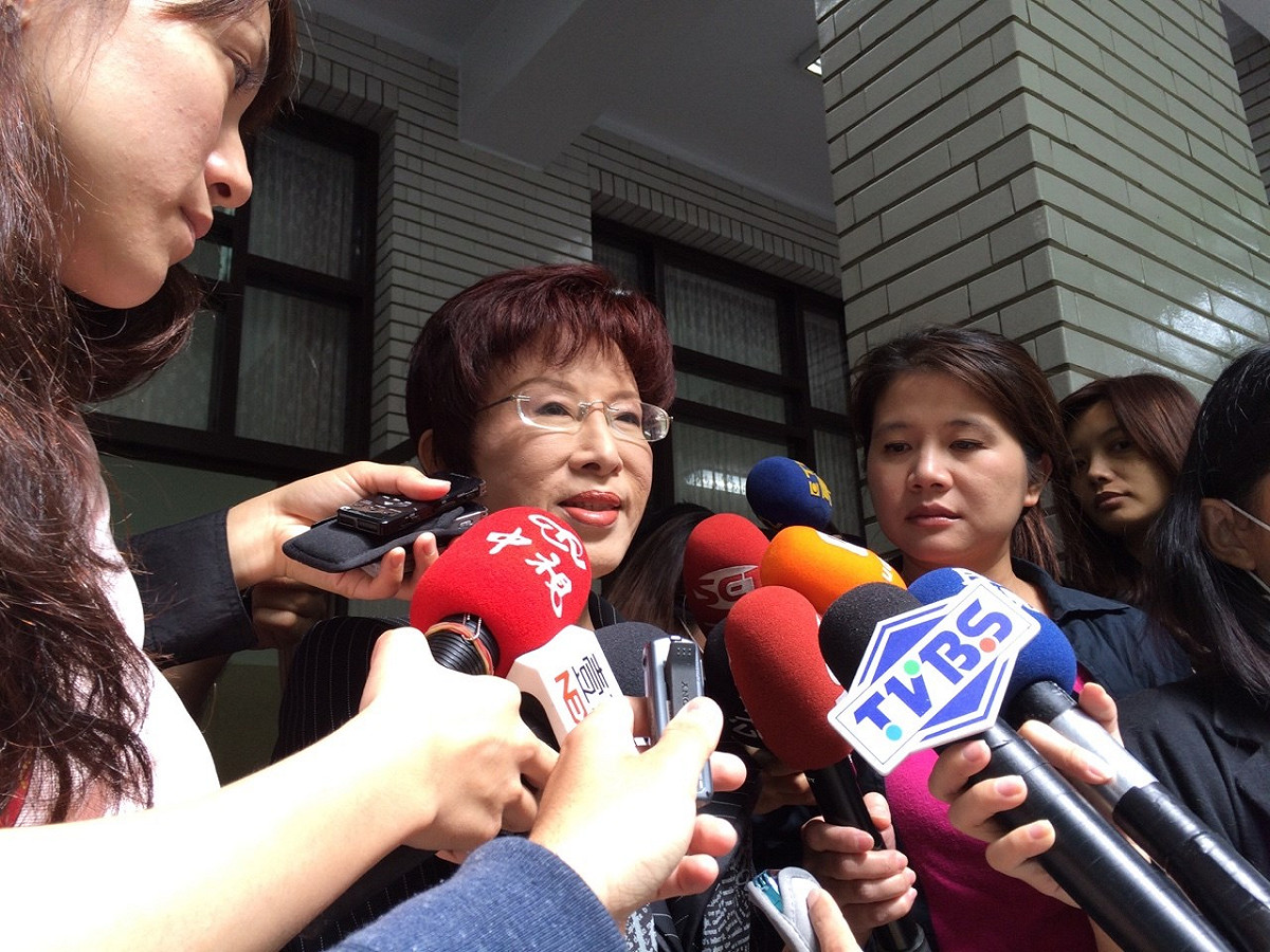 對於副總統吳敦義21日以王安石詩作暗喻自己「使命未了」，被外界解讀準備接受徵召參選。對此，立院副院長洪秀柱上午說，吳任期還剩一年，確實是使命未了。圖：符芳碩/攝