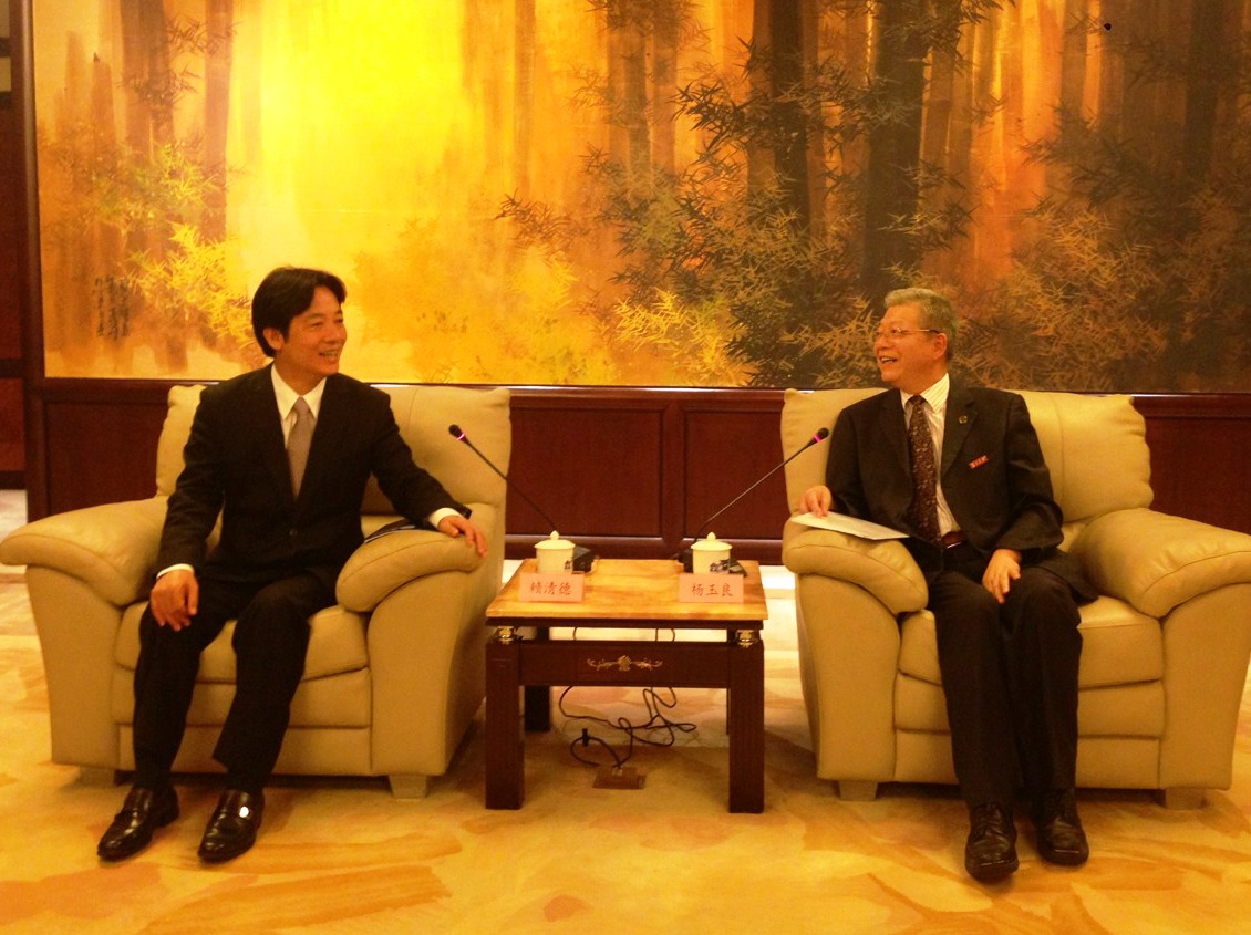 台南市長賴清德市府訪問團參訪上海復旦大學，由校長楊玉良親自接待。圖：台南市政府提供