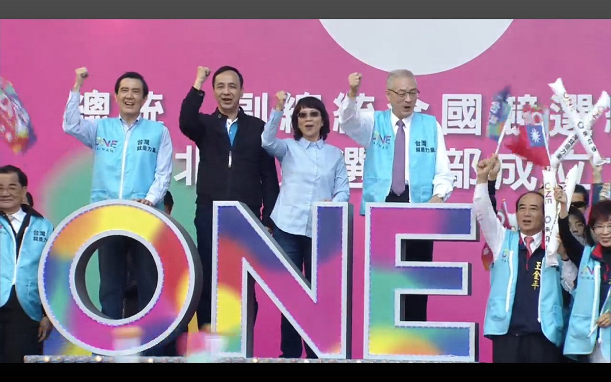國民黨總統參選人朱立倫、副總統參選人王如玄競選總部5日成立，黨內大老馬英九、吳伯雄、連戰、王金平、洪秀柱等都到場力挺。圖：邱珮文/攝