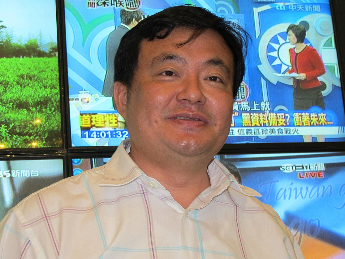 民進黨副秘書長洪耀福16日表示，為了能動用行政資源綁樁，他推測朱立倫不會辭去新北市長職務。圖：林朝億/攝