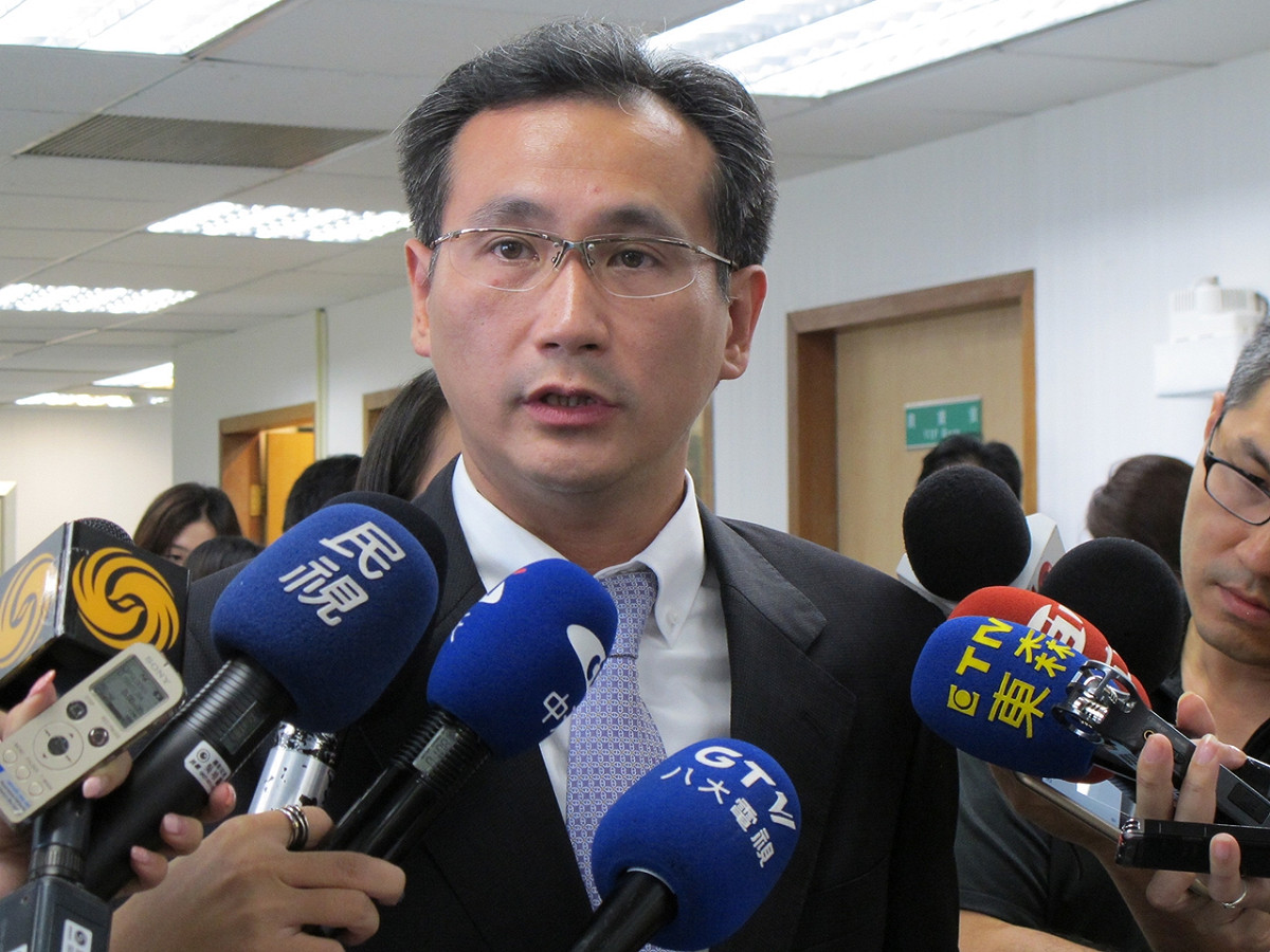 民進黨發言人鄭運鵬19日轉述中常會後相關裁示。圖：林朝億/攝