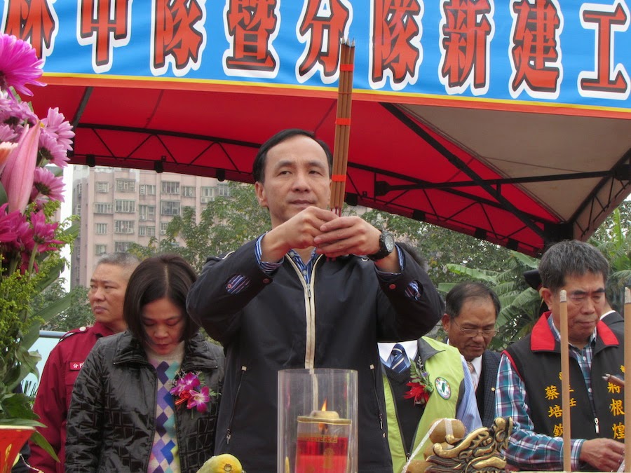 新北市長朱立倫28日出席市府中元普渡祭典儀式，被問到「宋洪配」可能時，開玩笑回應「今天7月15不要亂講話。」圖：新頭殼資料照片