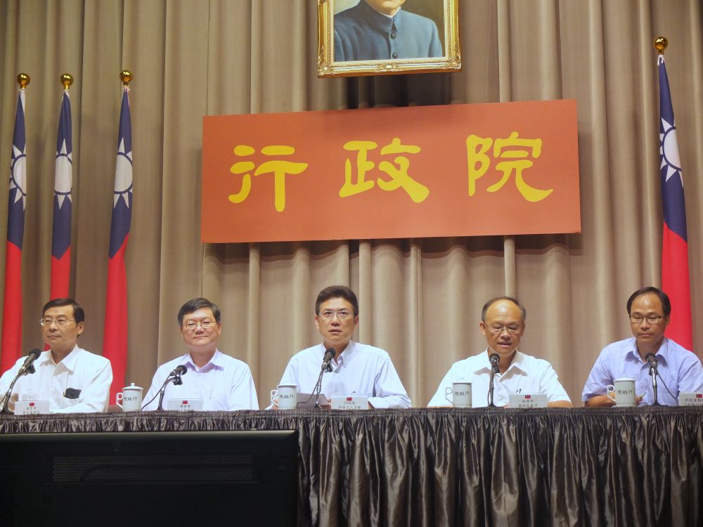 為了救經濟，國發會20日報告指出，將放寬中國自由行來台人數上限，以提升觀光收入。圖：翁嫆琄/攝