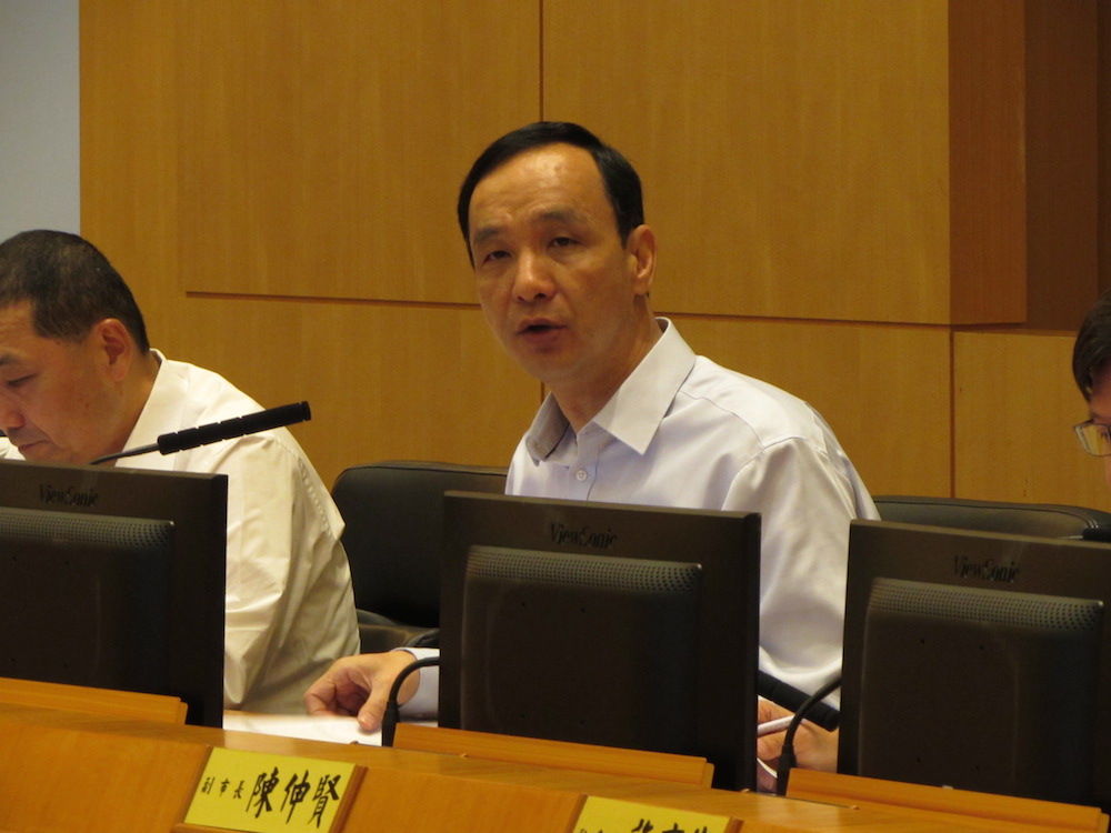 對於民進黨主席蔡英文日前說「民進黨不等於台灣，國民黨也不等於中華民國。」朱立倫19日反駁，這是「言辭詭辯。」圖：邱珮文/攝