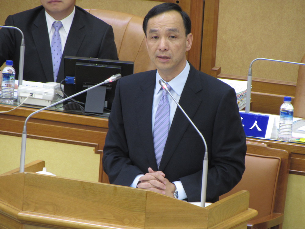 新北市長朱立倫今(31)天下午到議會進行專案報告，同時重申自己不會參選2016。圖：邱珮文/攝