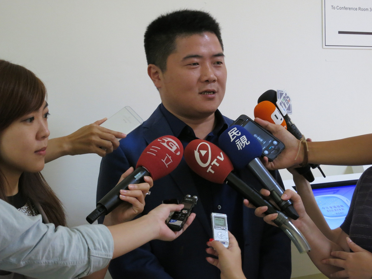立委顏寬恆8日在立法院受訪。圖：符芳碩/攝