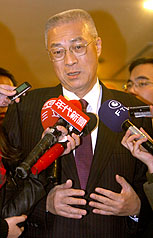 行政院長吳敦義23日表示，台美貿易暨投資架構協定（TIFA）對台灣與美國來說是互惠雙贏，不希望近日部分美國牛肉被查驗出含瘦肉精爭議，影響TIFA談判議程。圖片來源：中央社
