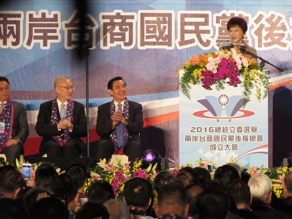 洪秀柱台商後援會總會長黃正勝8日說，洪秀柱提終極統一論非常不妥當。圖為洪秀柱參與兩岸台商國民黨後援總會成立大會。圖：新頭殼資料照片