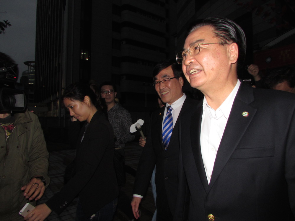 國民黨秘書長李四川與民進黨秘書長吳釗燮今(19)天傍晚會面談論修憲，但針對國是會議與修憲2件事如何進行，雙方並無共識。圖：邱珮文/攝