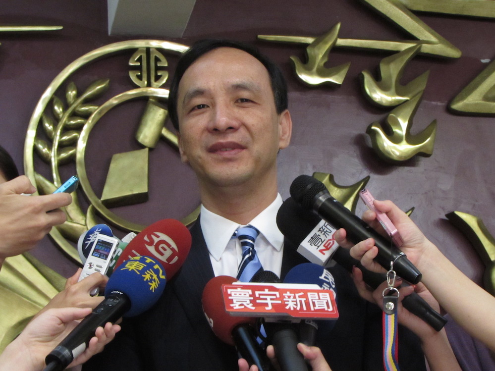 國民黨主席朱立倫15日被問及是否擔憂中南部立委選情，他強調，要建立大家的信心，第一是提出好的政見，第二是團結一致。圖：邱珮文/攝