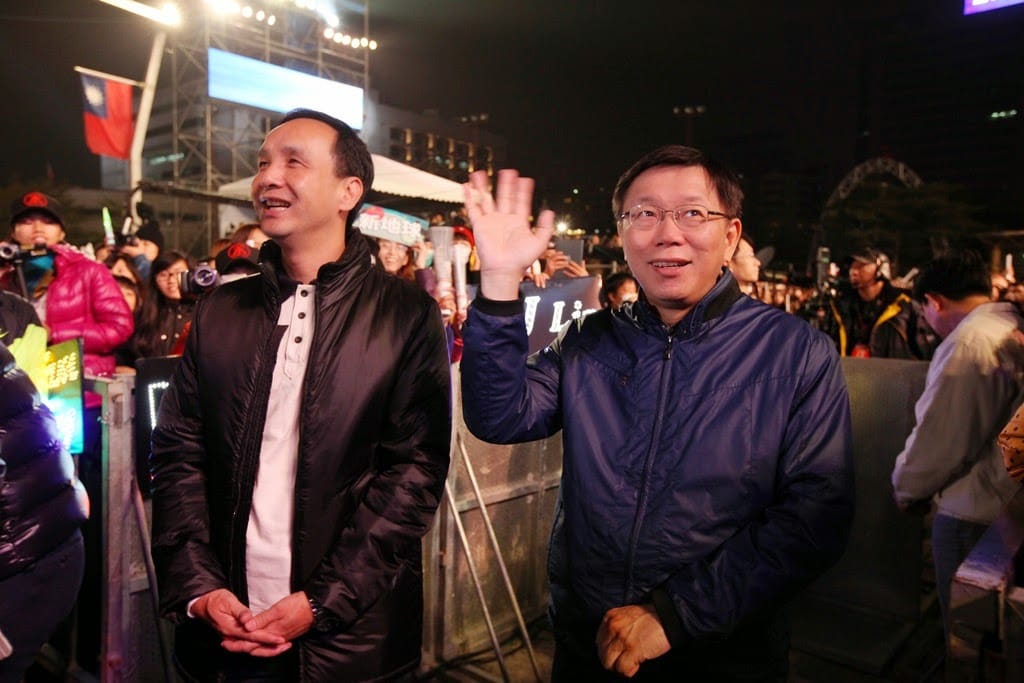 昨天晚上雙北市府的決策過程，卻真應了「父子騎驢」這句成語形容的窘境，八點剛下令，十點就推翻，反反覆覆，裡外不是人，兩位市長滿面豆花。圖：新頭殼資料照片