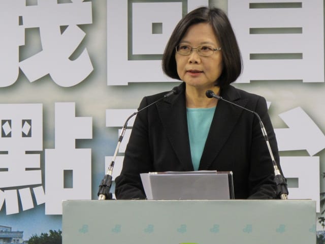 民進黨主席蔡英文15日正式接受民進黨提名參選總統，她在參選聲明中，一開頭就說，她選的是中華民國總統。圖：林朝億/攝