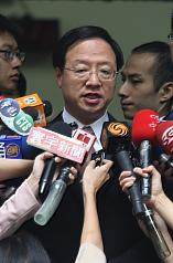 立法院院會為了行政院長江宜樺的上台問題僵滯已久，今（1）日中午江揆還被請回，不過下午的朝野協商終有共識，將中央預算交付委員會審查。圖：中央社